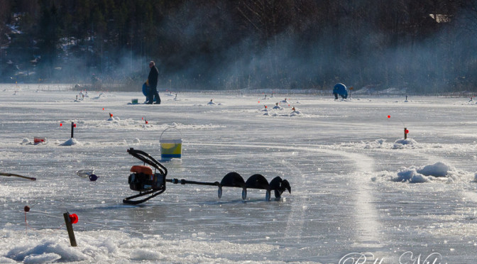 Strålande angling på munkbysjöns is